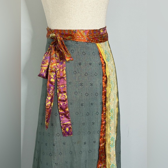 Vintage Reversible Sari Layered Wrap Maxi Skirt Bohemian Multicolor Fabrics OS - Picture 4 of 15